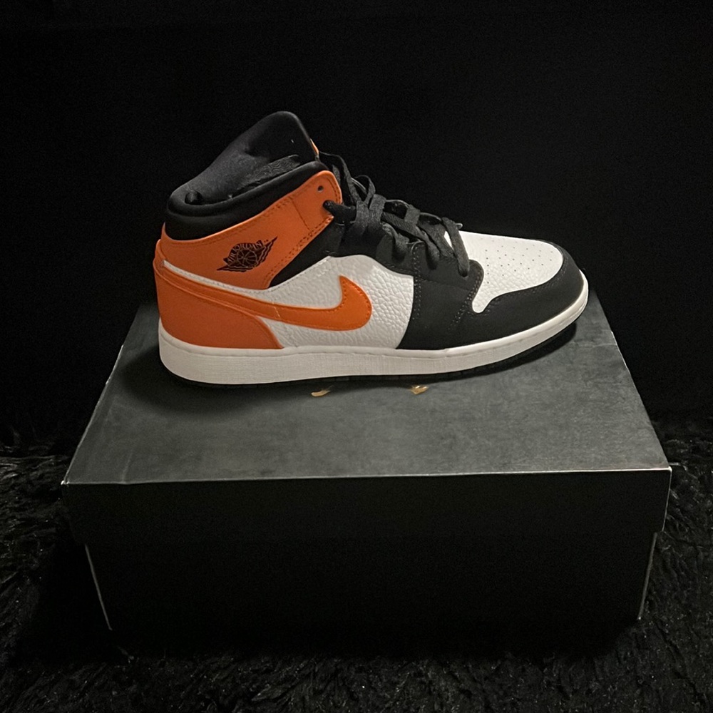 Air Jordan 1 Mid